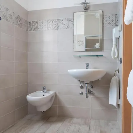 Отель Mondial 3*